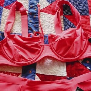NWT Victoria's Secret Bikini  Top 34C Swimsuit